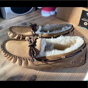 UGG Dakota Women’s slippers